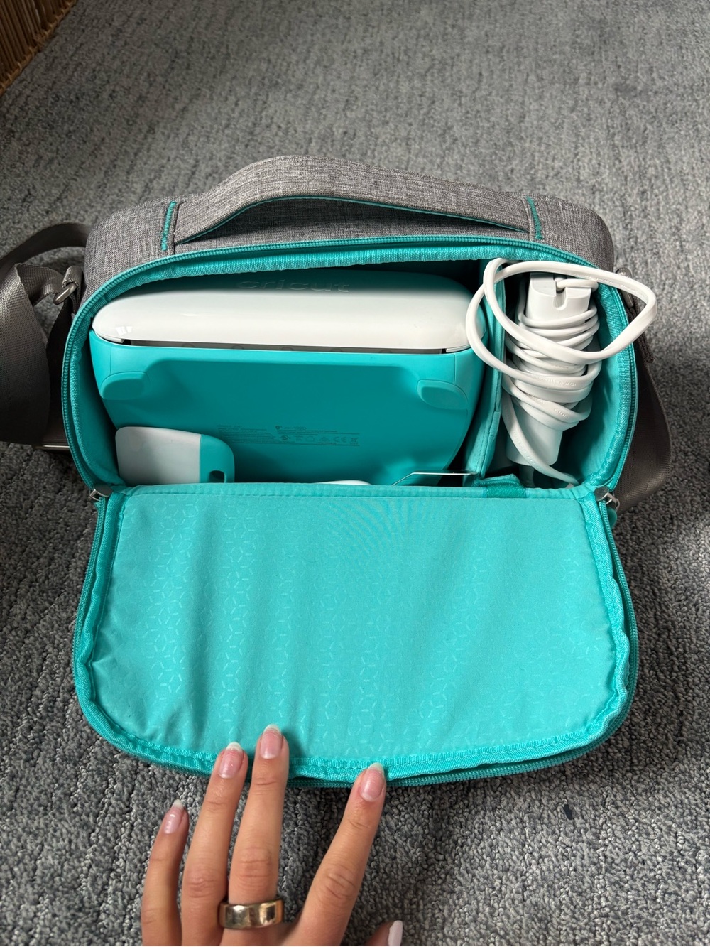 Cricut Joy Compact Cutting Machine in Teal with Matching Tools - Picture 6 of 15